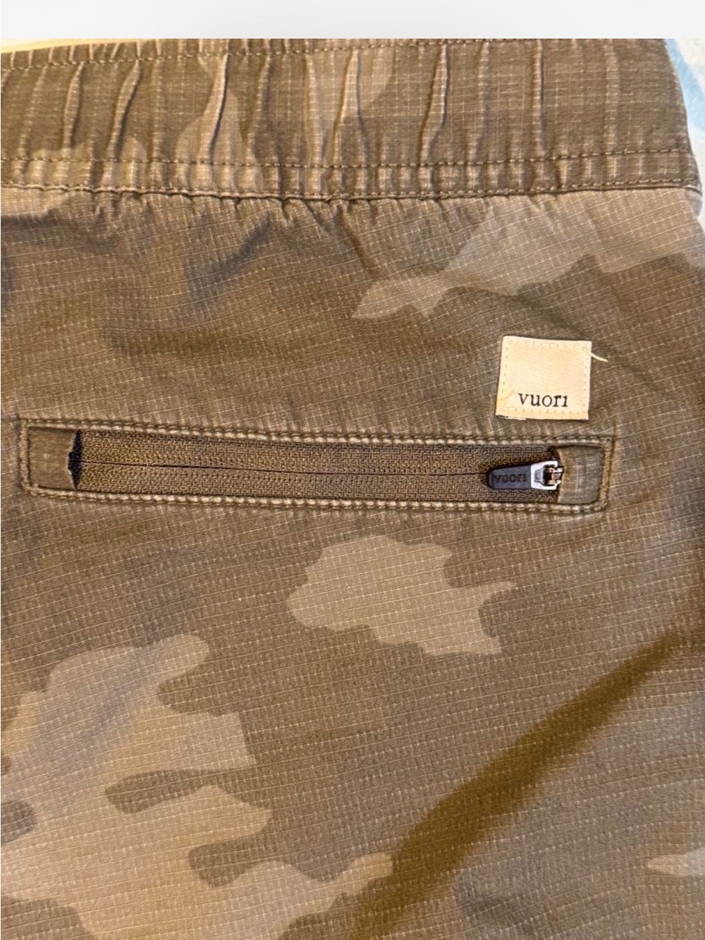 Vuori Women’s Camo Cargo JoggerPants - Picture 5 of 5
